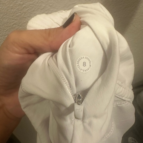 🍋 Lululemon Track That 5” Women’s White Shorts Size 8 Good Condition - Picture 7 of 7